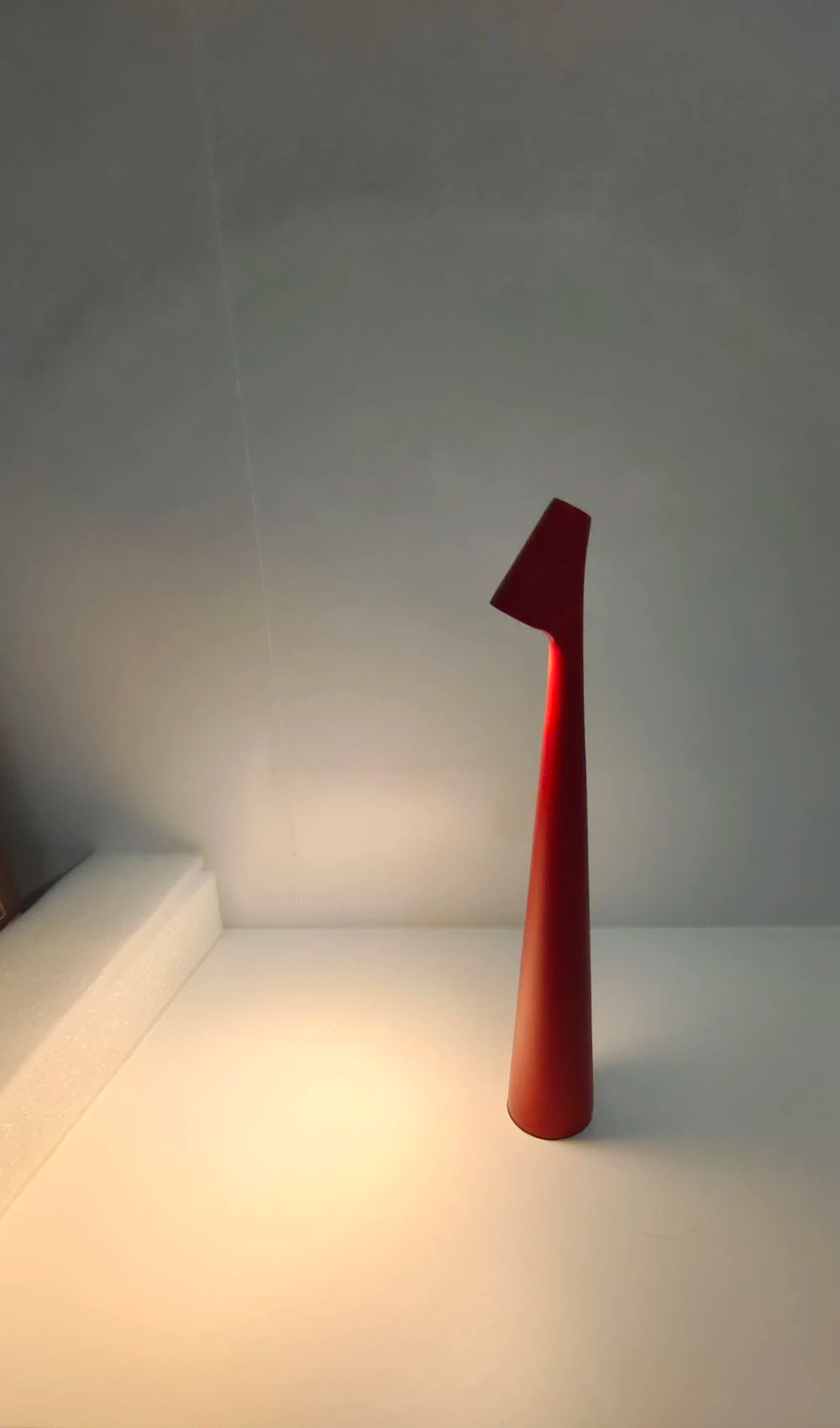 Luminária de Mesa LED Touch USB Minimalista – Atmosfera para Cabeceira