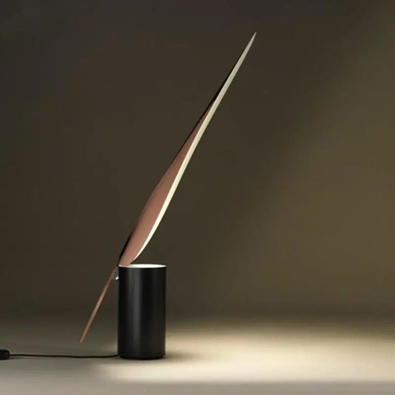 Luminária de Mesa Metal Minimalista – Proteção Ocular para Escritório e Quarto
